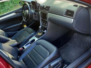 2018 Volkswagen Passat (North America and China) I Рестайлинг, красный, 2300000 рублей, вид 5