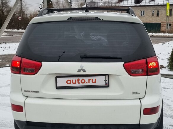 2011 Mitsubishi Outlander II Рестайлинг, белый, 1200000 рублей - вид 6