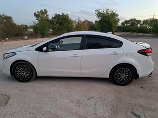 2017 Kia Cerato III Рестайлинг (Classic), белый, 1850000 рублей, вид 3