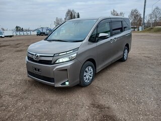 2019 Toyota Voxy III (R80) Рестайлинг, коричневый, 2990000 рублей, вид 1
