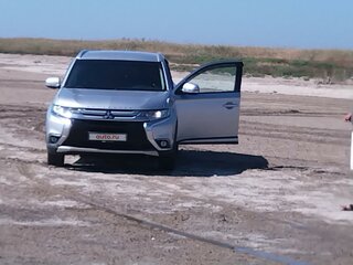 2016 Mitsubishi Outlander III Рестайлинг 2, серебристый, 1789000 рублей, вид 4