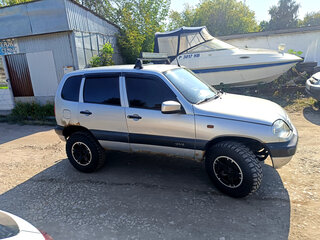 2004 Chevrolet Niva I, серебристый, 290000 рублей, вид 3