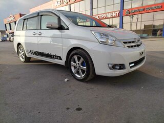 2010 Toyota ISis I Рестайлинг, белый, 1499000 рублей, вид 4