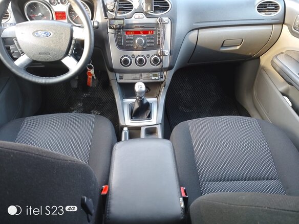 2011 Ford Focus II Рестайлинг, серебристый, 750000 рублей - вид 12