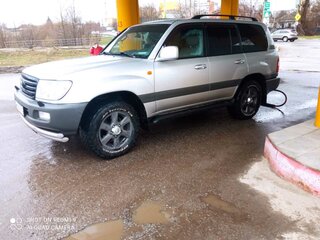 2006 Toyota Land Cruiser 100 Series Рестайлинг 2, серебристый, 1950000 рублей, вид 3