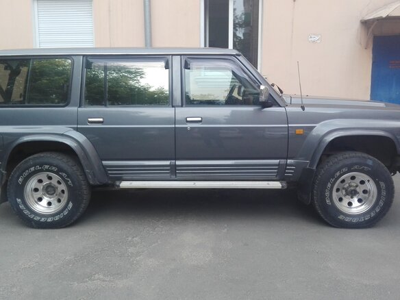 1993 Nissan Patrol IV (Y60), серый - вид 2