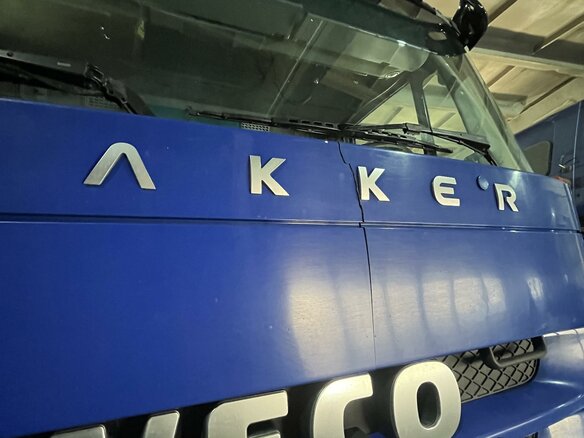 2013 Iveco Trakker, синий, 2500000 рублей - вид 1