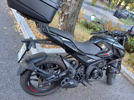 2023 Bajaj Pulsar N250, чёрный, 290000 рублей, вид 2