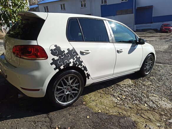 2011 Volkswagen Golf GTI VI, белый, 1230000 рублей - вид 12