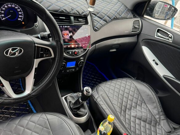 2012 Hyundai Solaris I, чёрный, 900000 рублей - вид 11