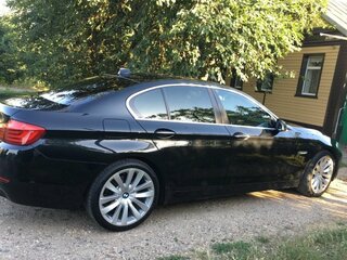 2010 BMW 5 серии 523i VI (F10/F11/F07), чёрный, 1400000 рублей, вид 3