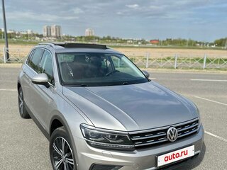 2017 Volkswagen Tiguan II, серебристый, 2390000 рублей, вид 3
