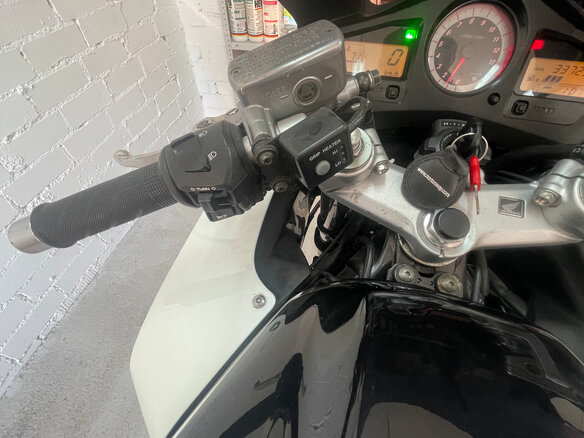 2009 Honda VFR 800, белый, 500000 рублей - вид 7