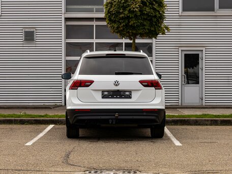 2017 Volkswagen Tiguan II, белый, 1995000 рублей, вид 5
