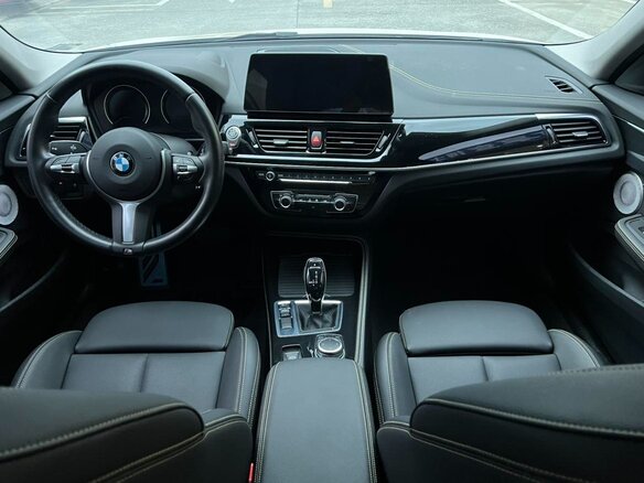 2022 BMW 1 серии 120i III (F52) Рестайлинг, белый, 1615000 рублей - вид 9