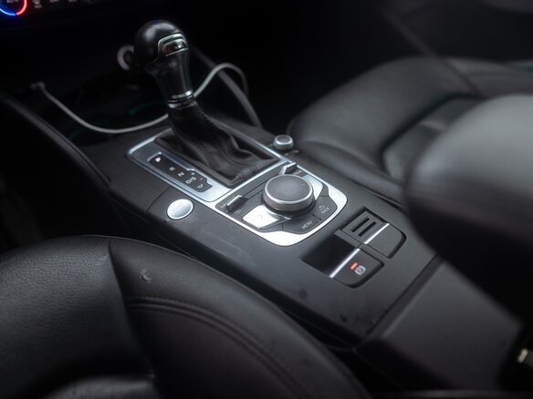 2017 Audi A3 III (8V) Рестайлинг, серебристый, 2190000 рублей - вид 23