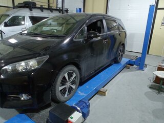 2016 Toyota Wish II Рестайлинг, чёрный, 1430000 рублей, вид 3