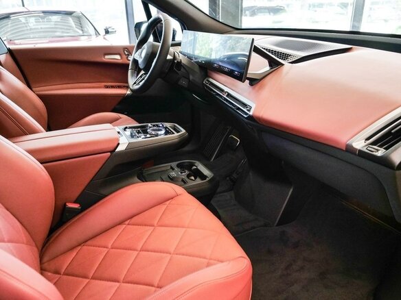2025 BMW iX M70 I (I20) Рестайлинг, серый - вид 8