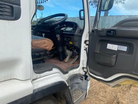 2004 Isuzu Forward (F-Series), белый, 3450000 рублей, вид 1