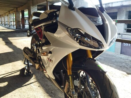 2010 Triumph Daytona 675, белый, 849000 рублей, вид 1