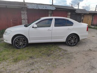 2011 Skoda Octavia DSG7 II (A5) Рестайлинг, белый, 790000 рублей, вид 3