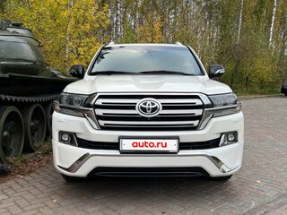 2016 Toyota Land Cruiser 200 Series Рестайлинг 2, белый, 6800000 рублей, вид 4