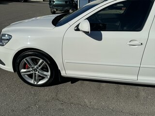 2012 Skoda Octavia RS II Рестайлинг, белый, 900000 рублей, вид 4