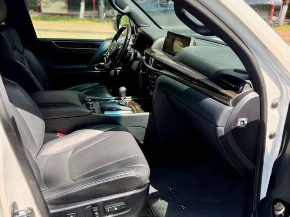 2020 Lexus LX 450d III Рестайлинг 2, белый, 7550000 рублей - вид 9