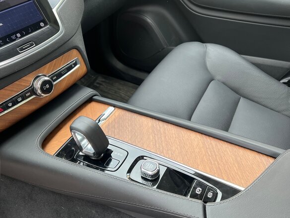 2023 Volvo XC90 Recharge II Рестайлинг 1, чёрный, 4000000 рублей - вид 15