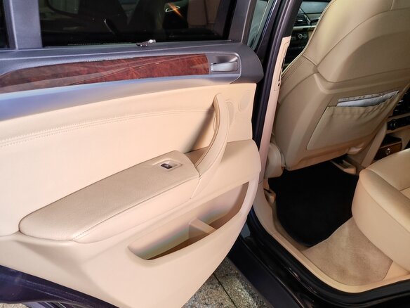 2010 BMW X5 50i II (E70) Рестайлинг, чёрный, 1800000 рублей - вид 11