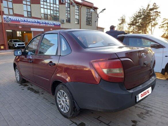 2013 Lada (ВАЗ) Granta I, серебристый, 265000 рублей - вид 2