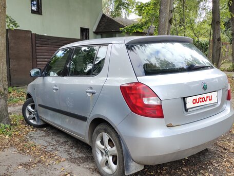2012 Skoda Fabia II Рестайлинг, серебристый, 399000 рублей, вид 4