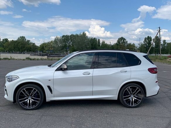 2019 BMW X5 M50d IV (G05/G18), белый, 5109360 рублей - вид 10