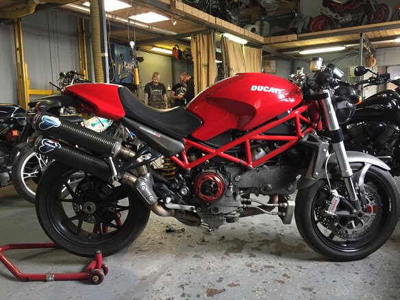 2006 Ducati Monster S4, красный - вид 2
