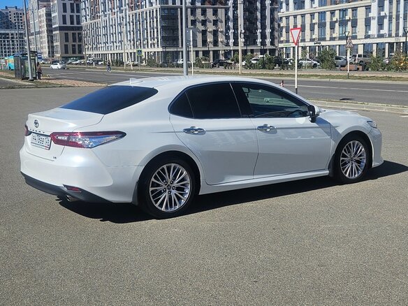 2019 Toyota Camry VIII (XV70), белый, 3750000 рублей - вид 5