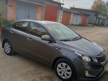 2014 Kia Rio 6-speed III, серый, 900000 рублей, вид 3