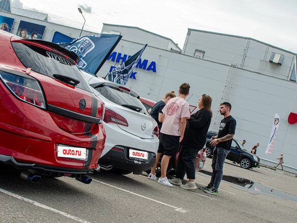 2010 Opel Astra GTC H Рестайлинг, красный - вид 12