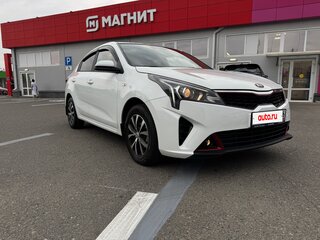 2021 Kia Rio IV Рестайлинг, белый, 1720000 рублей, вид 2