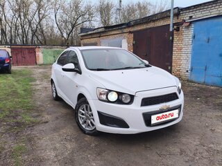 2014 Chevrolet Aveo II, белый, 620000 рублей, вид 1