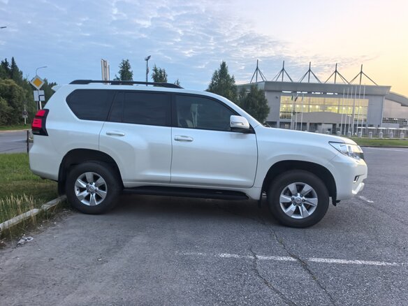 2021 Toyota Land Cruiser Prado 150 Series Рестайлинг 3, белый, 5430000 рублей - вид 4