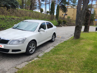 2012 Skoda Octavia II (A5) Рестайлинг, белый, 450000 рублей, вид 2