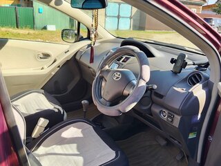 2010 Toyota Vitz II (XP90), коричневый, 550000 рублей, вид 2