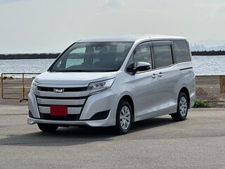 2020 Toyota Noah III (R80) Рестайлинг, серебристый, 1916000 рублей, вид 1