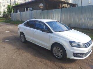 2018 Volkswagen Polo V Рестайлинг, белый, 650000 рублей, вид 1