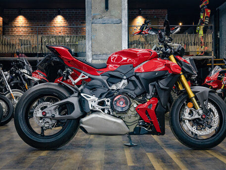 2026 Ducati Streetfighter V4, красный, 3090000 рублей, вид 5