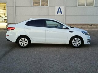 2017 Kia Rio III Рестайлинг, белый, 820000 рублей, вид 5