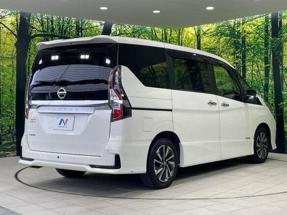 2022 Nissan Serena S-Hybrid V (C27) Рестайлинг, белый, 1616555 рублей - вид 1