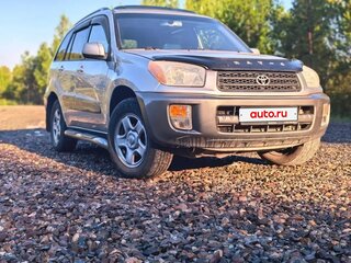 2000 Toyota RAV4 II (XA20), серебристый, 650000 рублей, вид 3