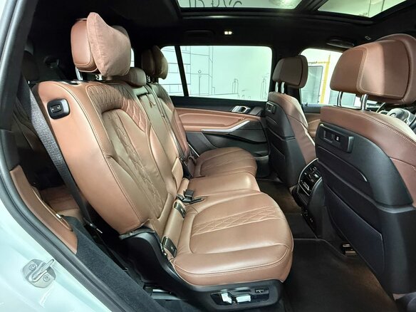2022 BMW X7 40d I (G07), белый, 9495000 рублей - вид 25