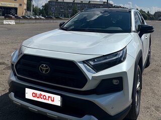 2024 Toyota RAV4 V (XA50), белый, 3950000 рублей, вид 3